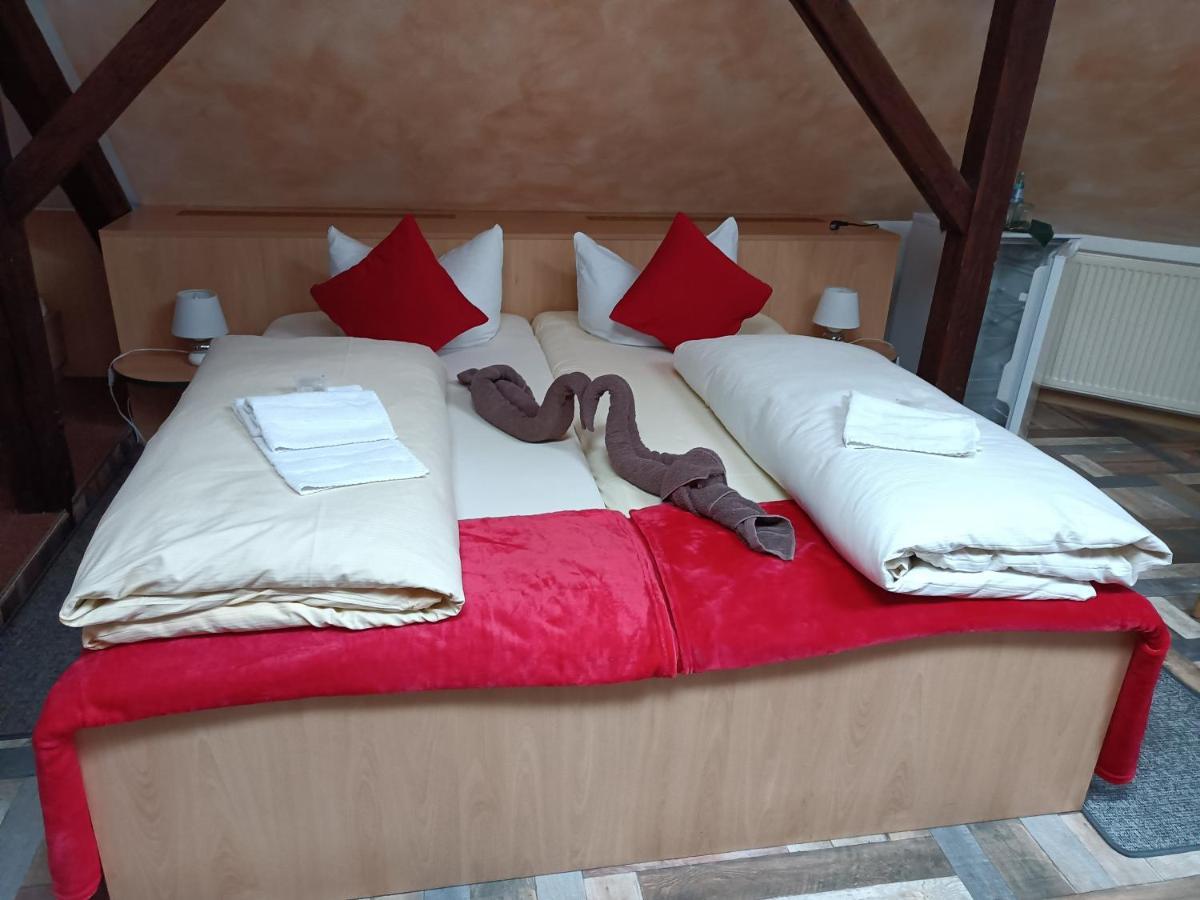 Hotel Schwarzes Ross Arnsdorf  Esterno foto